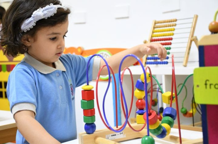 Educación Montessori: Cómo Aprovechar y Aplicar este Método en Colegios de Educación Tradicional